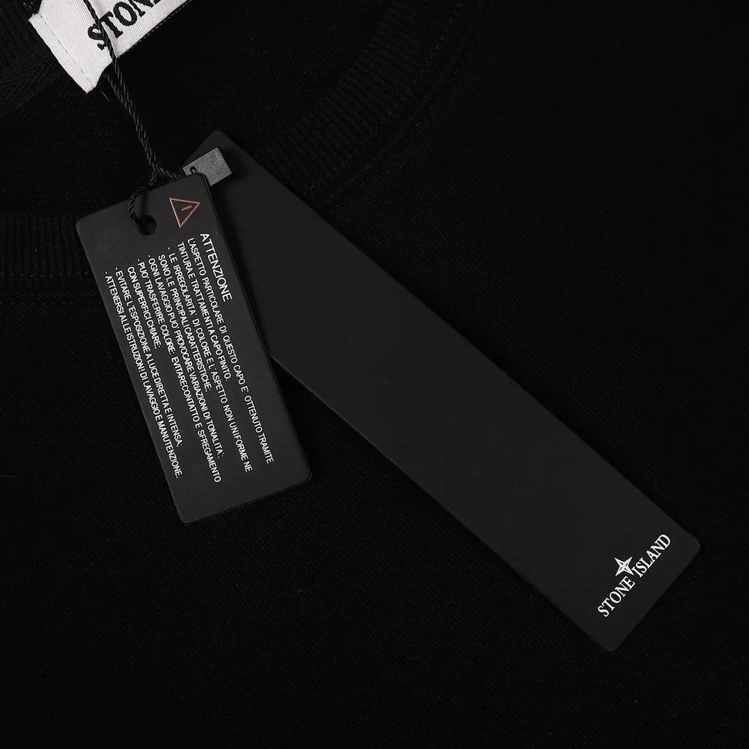 W823#P160💰 Stone Island light bulb logo round neck printed long-sleeved sweatshirt! Versatile base round neck sweatshirt for couples! Simple armband design, customized 1*1 thread (fine texture), 380g double-strand large terry fabric, very good quality, foreign trade craftsmanship, respect the original version! The threads at the cuffs and hem are all original bartacks! The time-consuming and material consumption distinguishes the ordinary version on the market! Tops worn by celebrities from all walks of life on INS, can be matched with couple styles!  Color: Black White Size: M-XXL